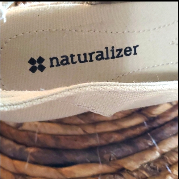 Naturalizer Sandals size 6M Excellent condition beautiful Khaki color fabric - Picture 15 of 15